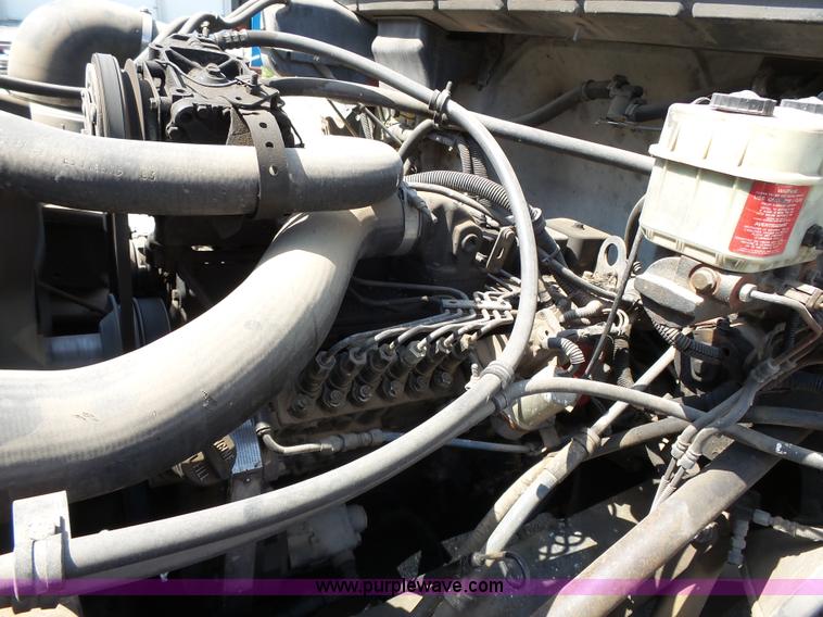 image for item K5323 1998 Freightliner FL70 box truck