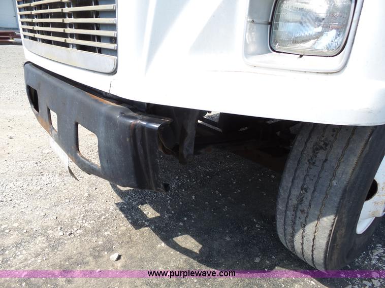 image for item K5323 1998 Freightliner FL70 box truck