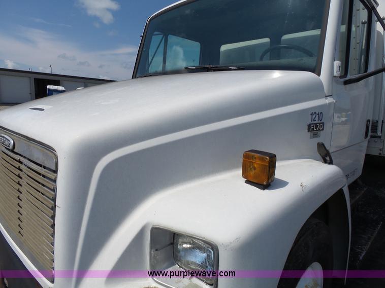 image for item K5323 1998 Freightliner FL70 box truck