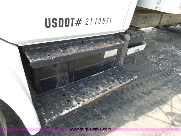 image for item K5323 1998 Freightliner FL70 box truck