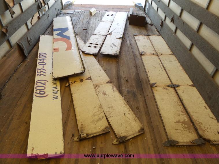 image for item K5323 1998 Freightliner FL70 box truck