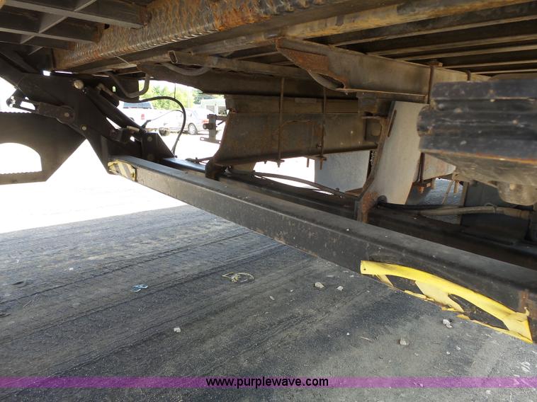 image for item K5323 1998 Freightliner FL70 box truck