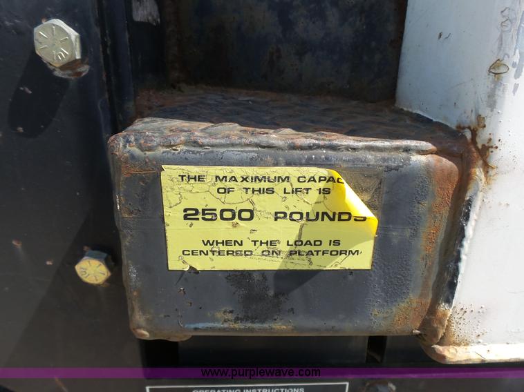 image for item K5323 1998 Freightliner FL70 box truck