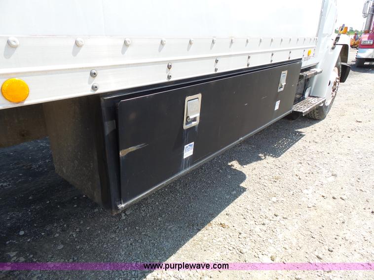 image for item K5323 1998 Freightliner FL70 box truck