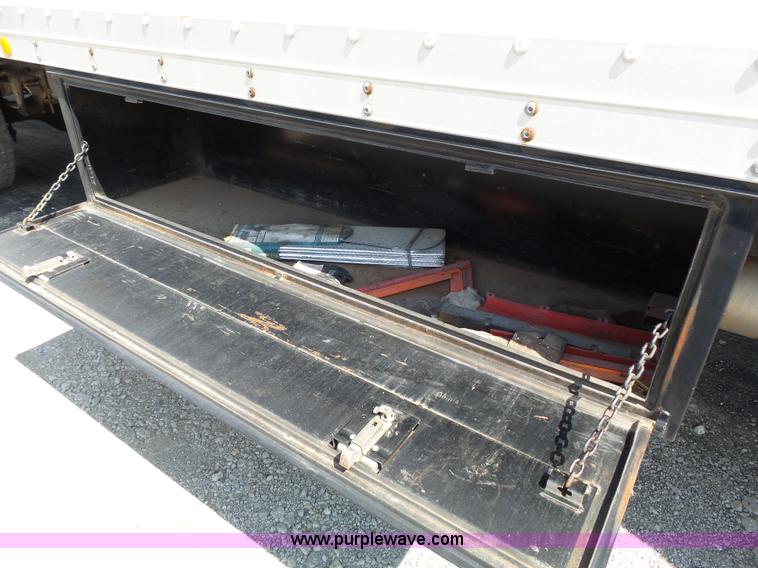 image for item K5323 1998 Freightliner FL70 box truck