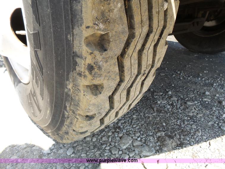 image for item K5323 1998 Freightliner FL70 box truck