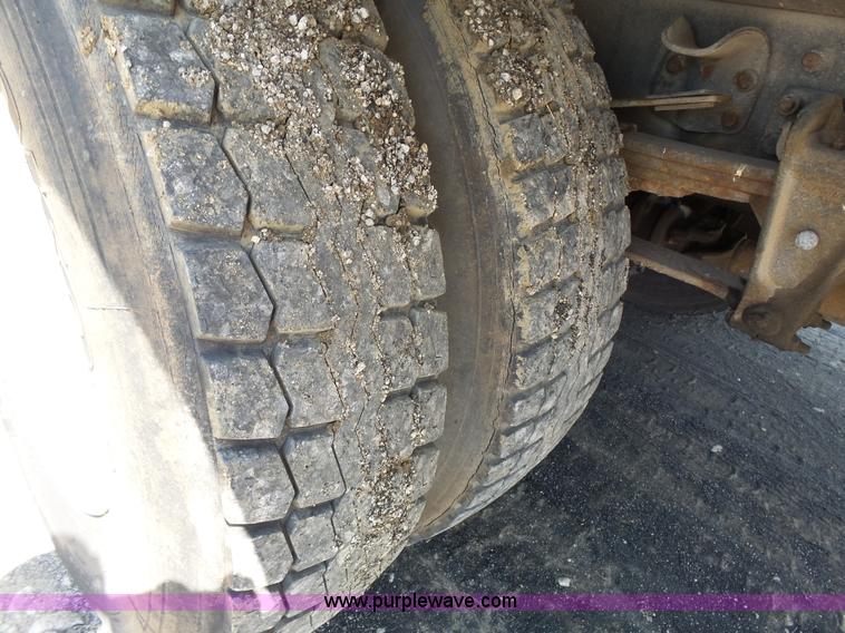 image for item K5323 1998 Freightliner FL70 box truck