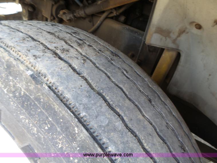 image for item K5323 1998 Freightliner FL70 box truck