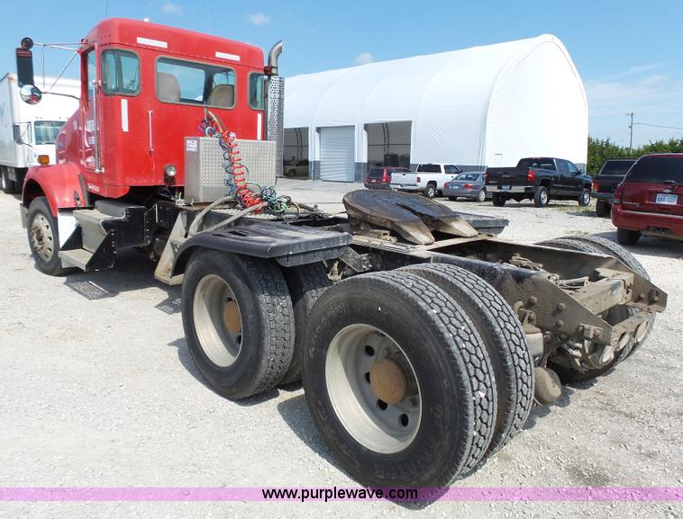 image for item K5324 2001 Kenworth T800B semi truck