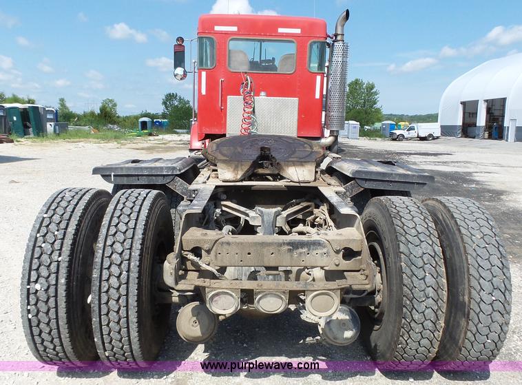 image for item K5324 2001 Kenworth T800B semi truck