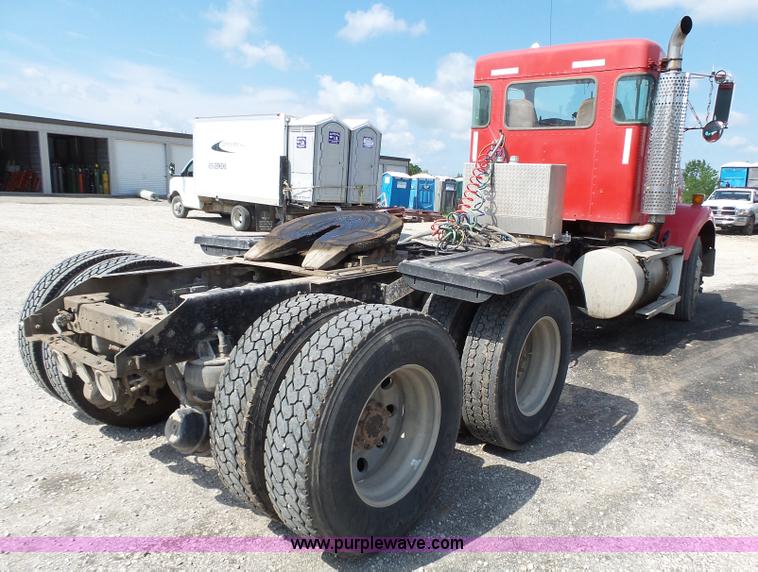 image for item K5324 2001 Kenworth T800B semi truck