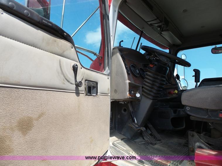 image for item K5324 2001 Kenworth T800B semi truck