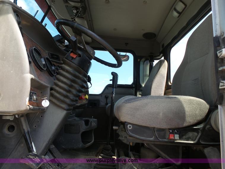 image for item K5324 2001 Kenworth T800B semi truck