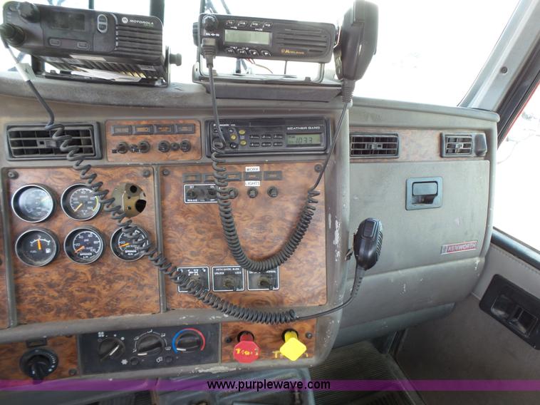 image for item K5324 2001 Kenworth T800B semi truck