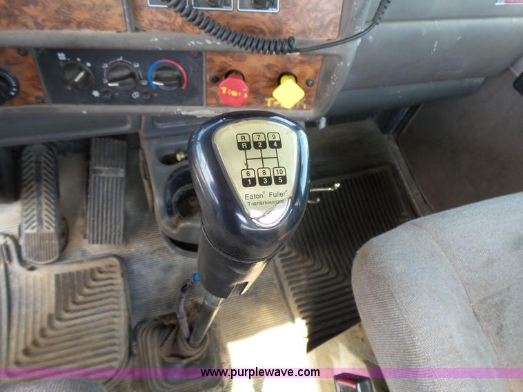 image for item K5324 2001 Kenworth T800B semi truck