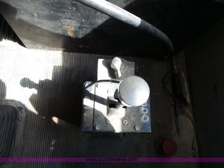 image for item K5324 2001 Kenworth T800B semi truck