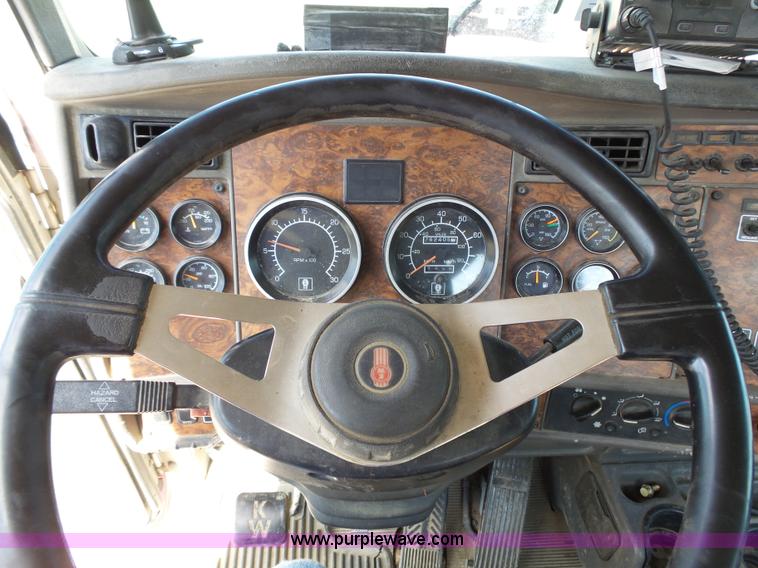 image for item K5324 2001 Kenworth T800B semi truck