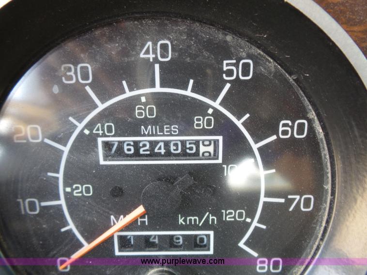 image for item K5324 2001 Kenworth T800B semi truck