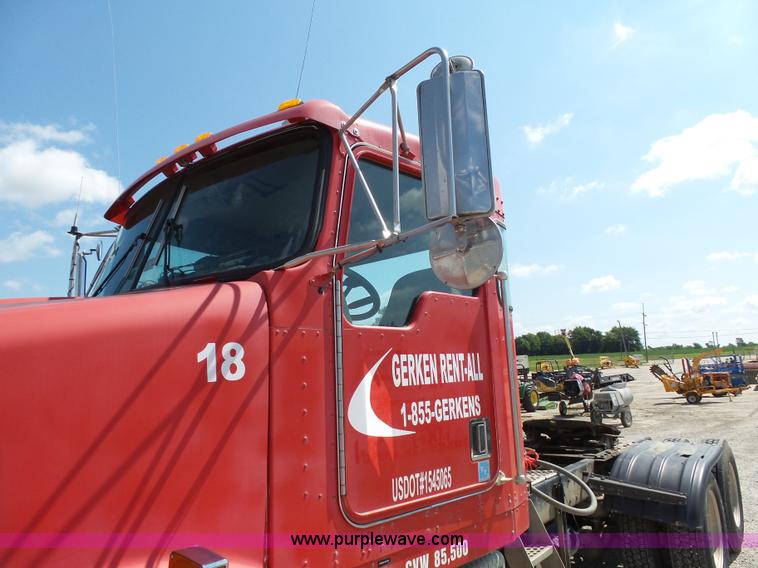 image for item K5324 2001 Kenworth T800B semi truck