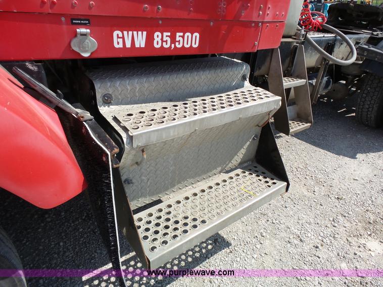 image for item K5324 2001 Kenworth T800B semi truck