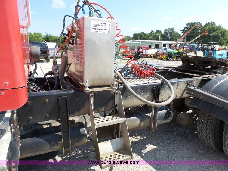 image for item K5324 2001 Kenworth T800B semi truck