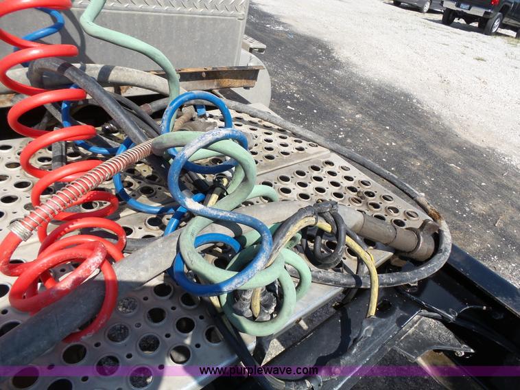 image for item K5324 2001 Kenworth T800B semi truck