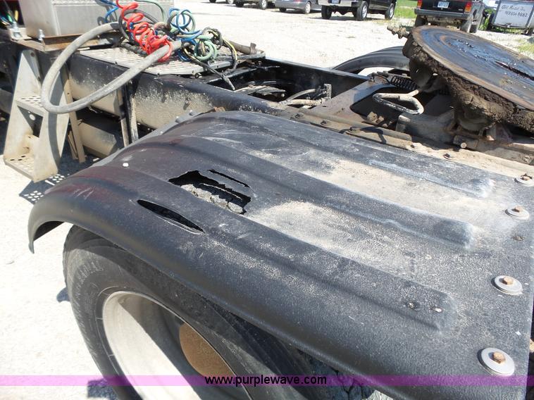 image for item K5324 2001 Kenworth T800B semi truck