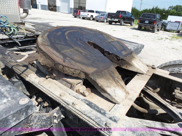 image for item K5324 2001 Kenworth T800B semi truck