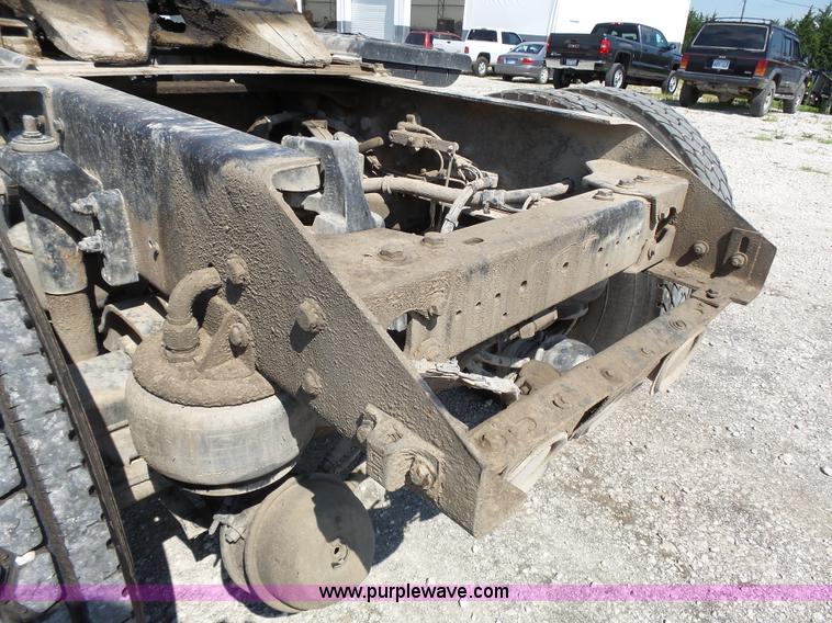 image for item K5324 2001 Kenworth T800B semi truck