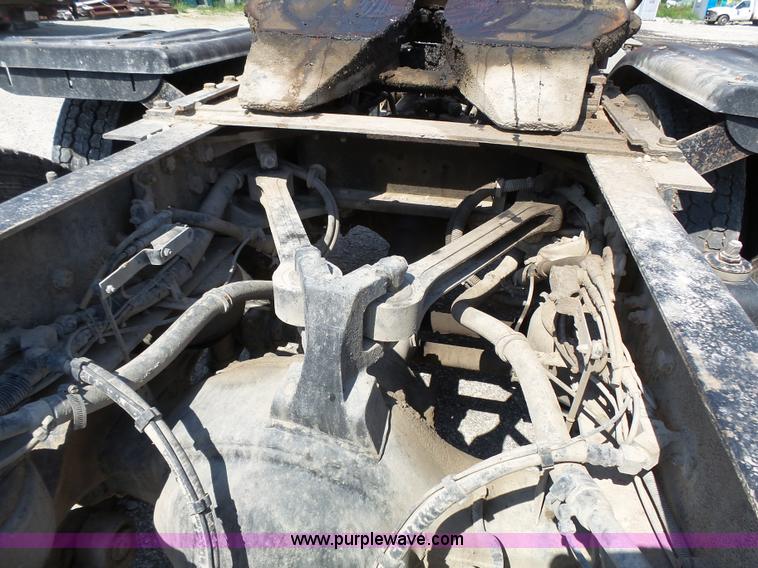 image for item K5324 2001 Kenworth T800B semi truck