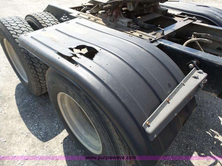 image for item K5324 2001 Kenworth T800B semi truck