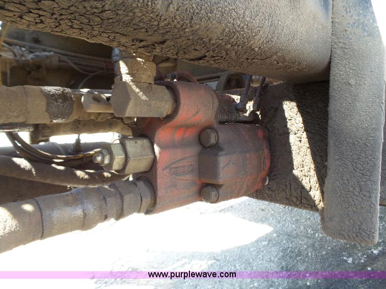 image for item K5324 2001 Kenworth T800B semi truck