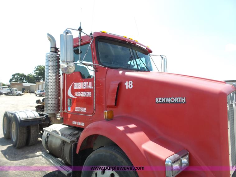 image for item K5324 2001 Kenworth T800B semi truck