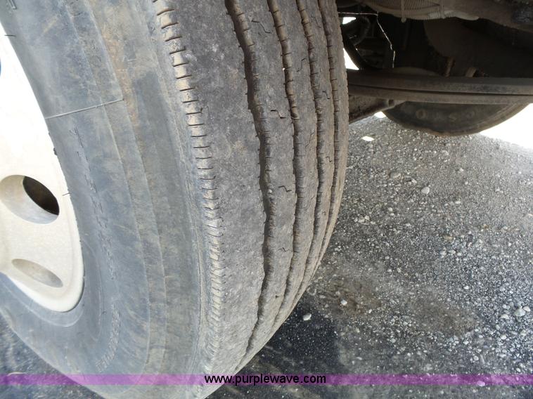 image for item K5324 2001 Kenworth T800B semi truck