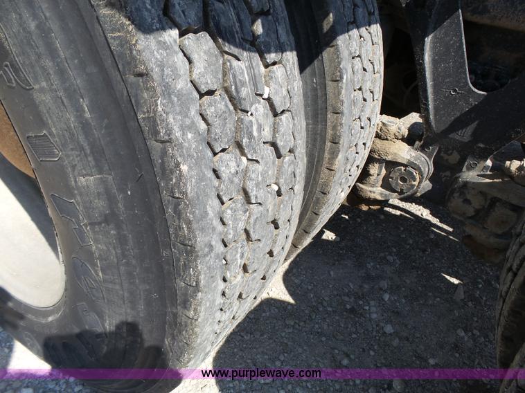 image for item K5324 2001 Kenworth T800B semi truck