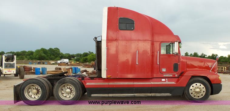 image for item L2047 1995 Freightliner FLD semi truck