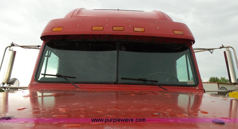 image for item L2047 1995 Freightliner FLD semi truck