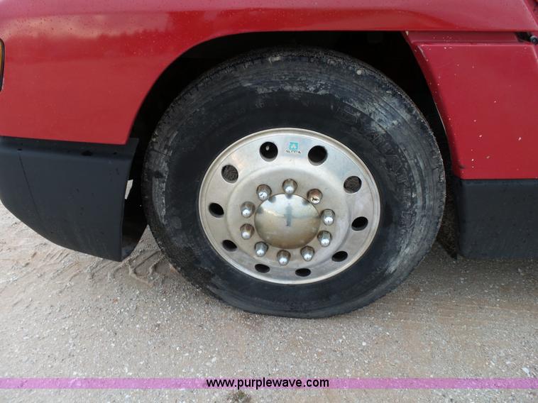 image for item L2047 1995 Freightliner FLD semi truck