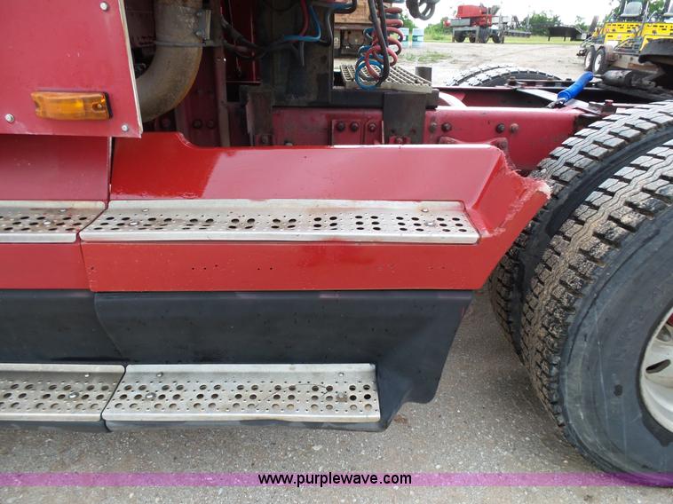 image for item L2047 1995 Freightliner FLD semi truck