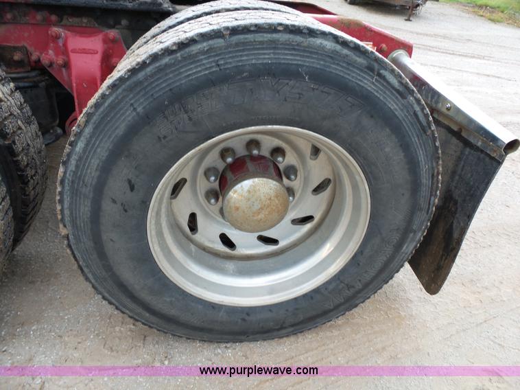 image for item L2047 1995 Freightliner FLD semi truck