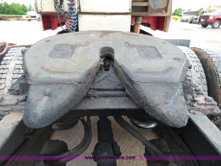 image for item L2047 1995 Freightliner FLD semi truck