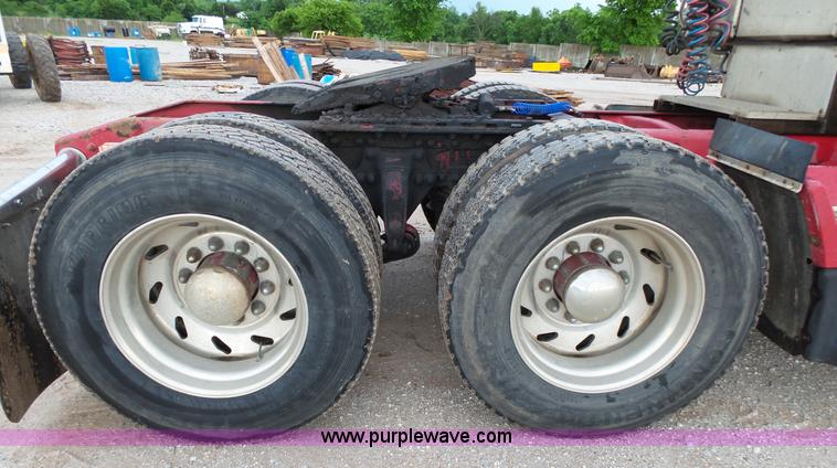 image for item L2047 1995 Freightliner FLD semi truck