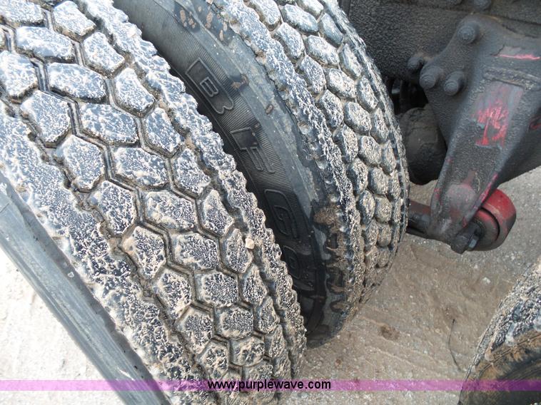 image for item L2047 1995 Freightliner FLD semi truck