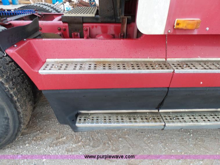 image for item L2047 1995 Freightliner FLD semi truck