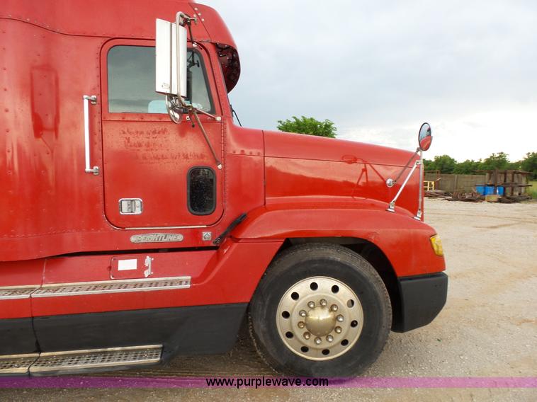image for item L2047 1995 Freightliner FLD semi truck