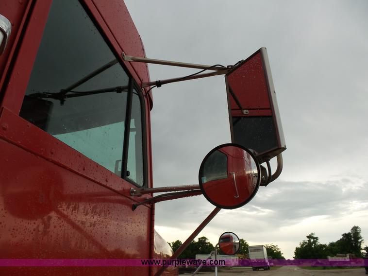 image for item L2047 1995 Freightliner FLD semi truck