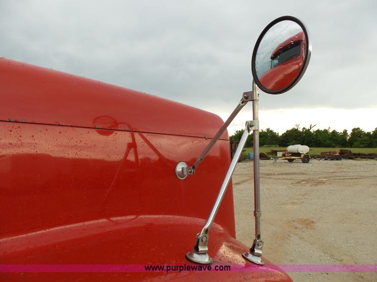 image for item L2047 1995 Freightliner FLD semi truck