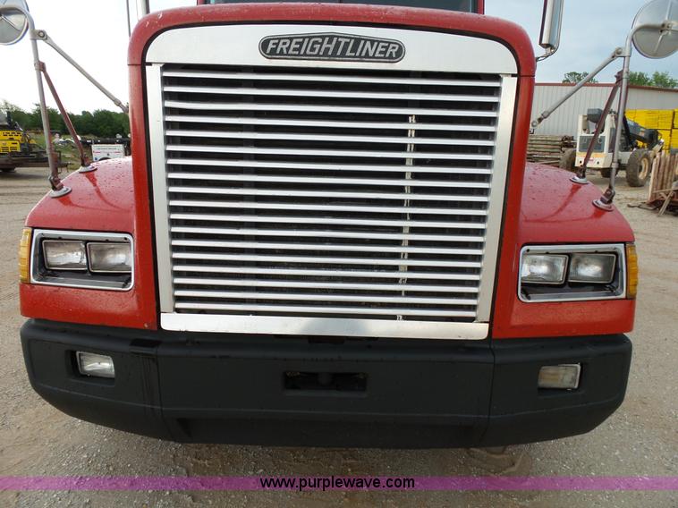 image for item L2047 1995 Freightliner FLD semi truck