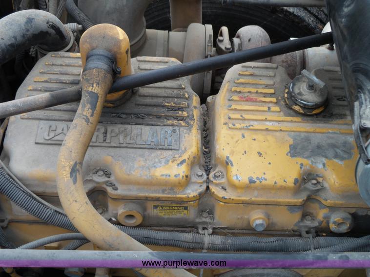 image for item L2047 1995 Freightliner FLD semi truck