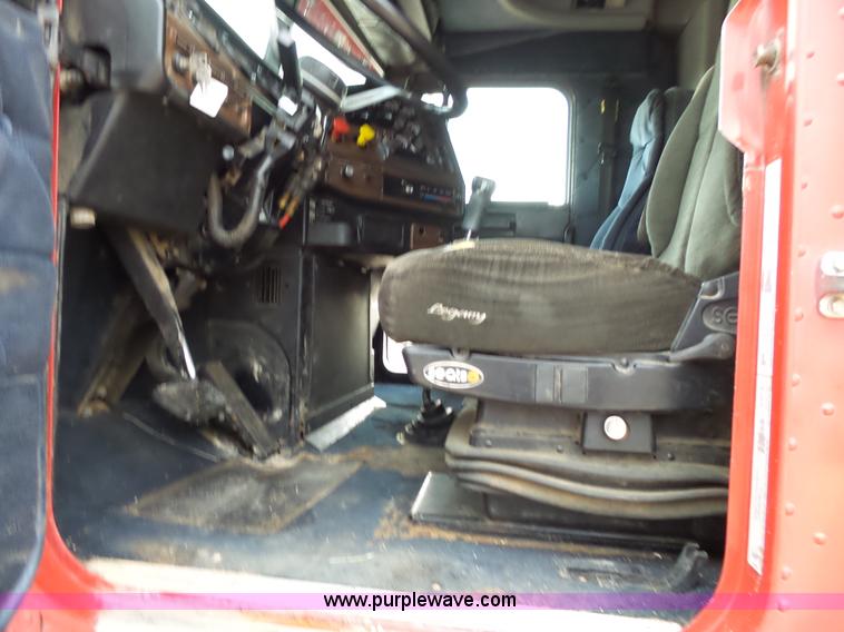 image for item L2047 1995 Freightliner FLD semi truck